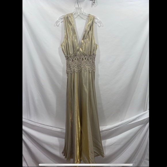 Long gold maxi dress for occasion - Picture 1 of 2